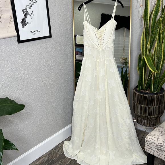 HOUSE OF CB 'Seren' Vintage Cream Floral Lace Back Maxi Dress NWOT - Picture 15 of 17